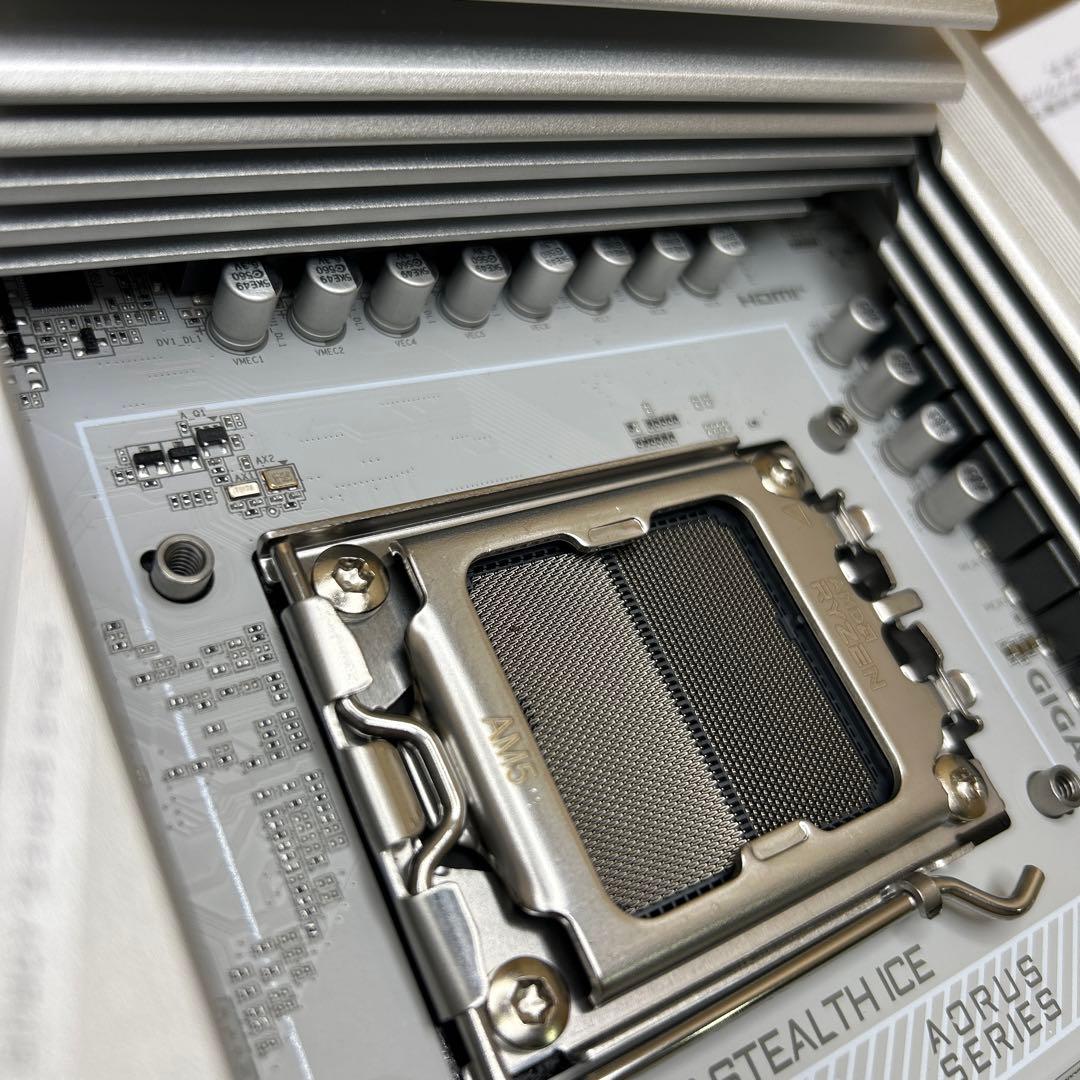 GIGABYTE B850 AORUS STEALTH ICE マザーボード