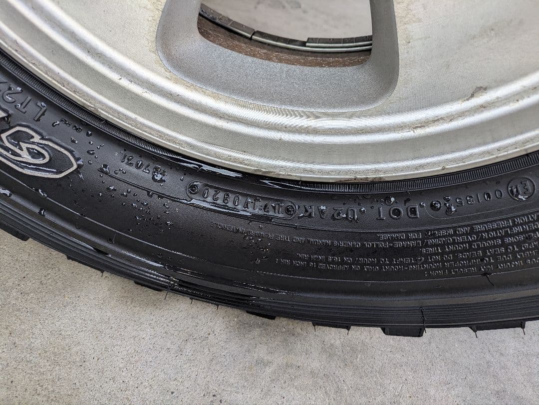 ジムニーJA22純正ホイール・ダンロップ　グラントレックMT2です。