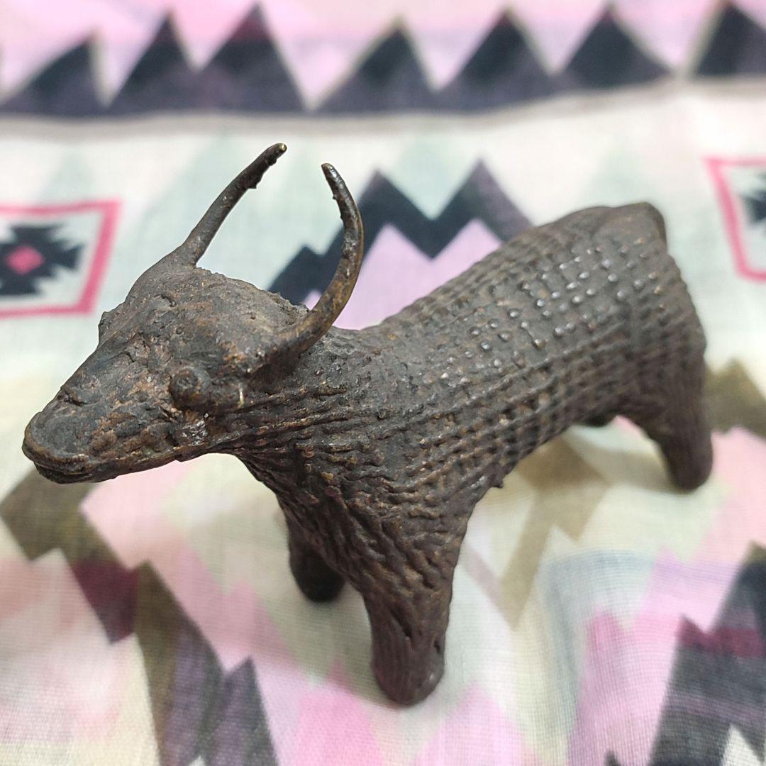 【アンティーク】インドの鋳造工芸品✨水牛のブロンズ像