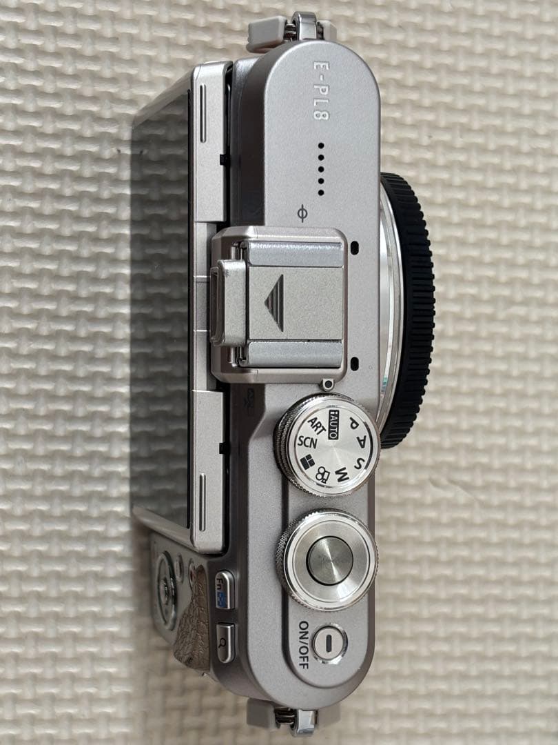 OLYMPUS PEN ミラーレス一眼カメラ　E-PL8