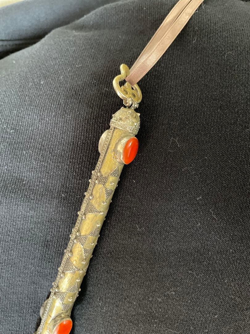 トルクメニスタン トルクメン 装飾品 経典などを指す道具