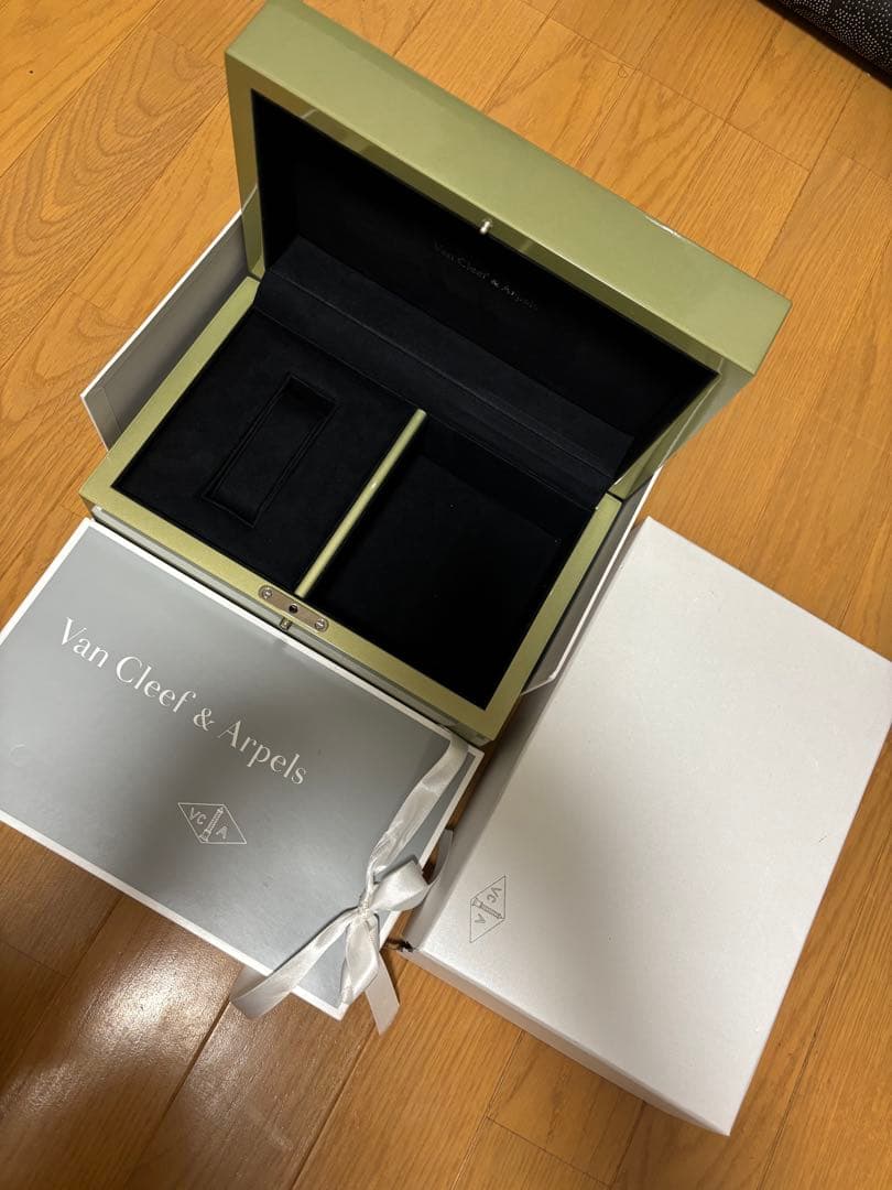 ヴァン クリーフ＆アーペル時計付属品　 箱&冊子