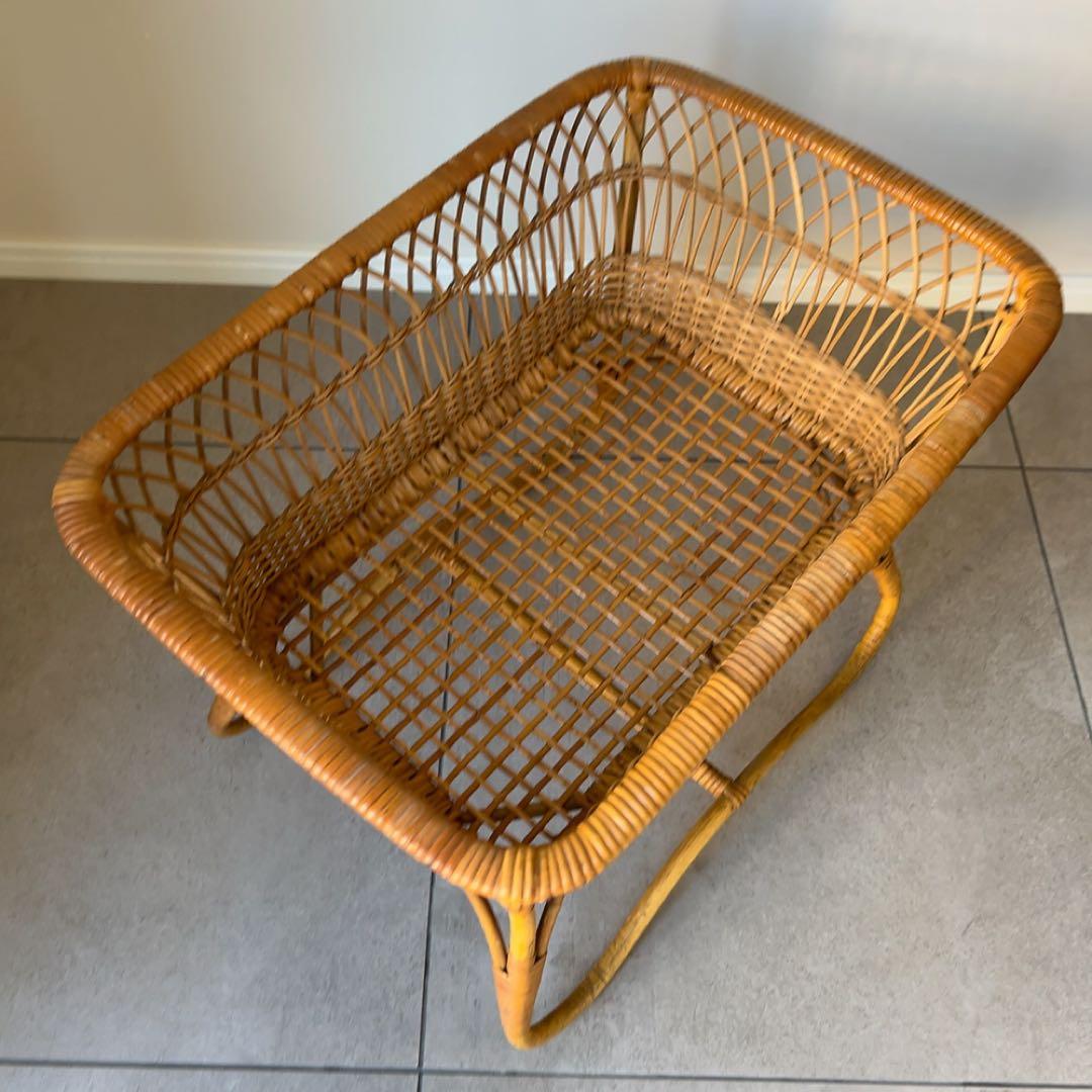 アンティーク　ラタン　脚付き脱衣カゴ