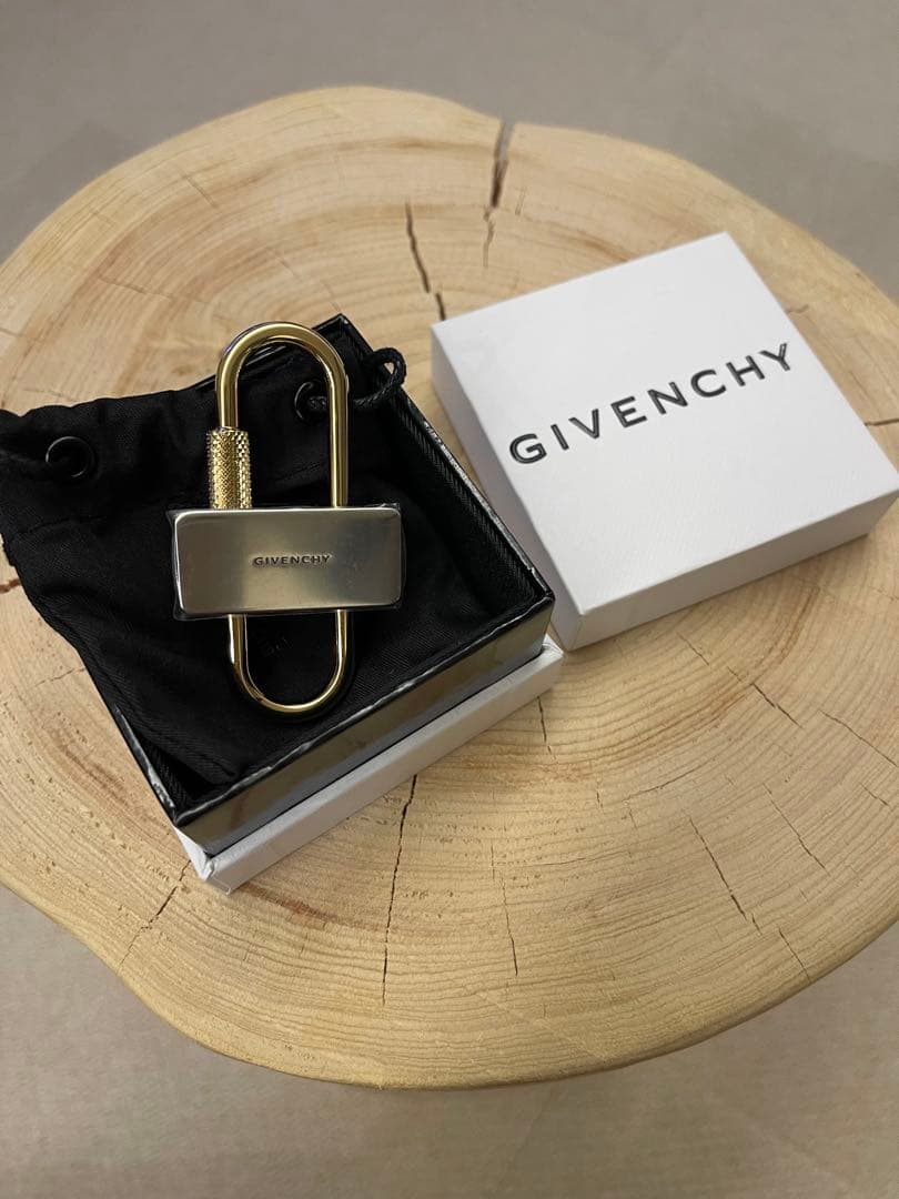 GIVENCHY パドロックキーリング