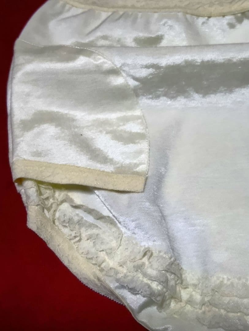 ellesse　クリーム色 Lサイズのフリル付き アンダースコート