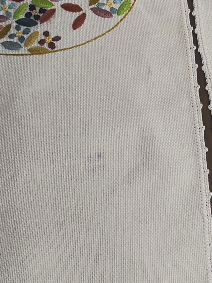 手刺繍 貝合わせ 模様入り 手編みレース縁取り 布製のれん 三つ割れ