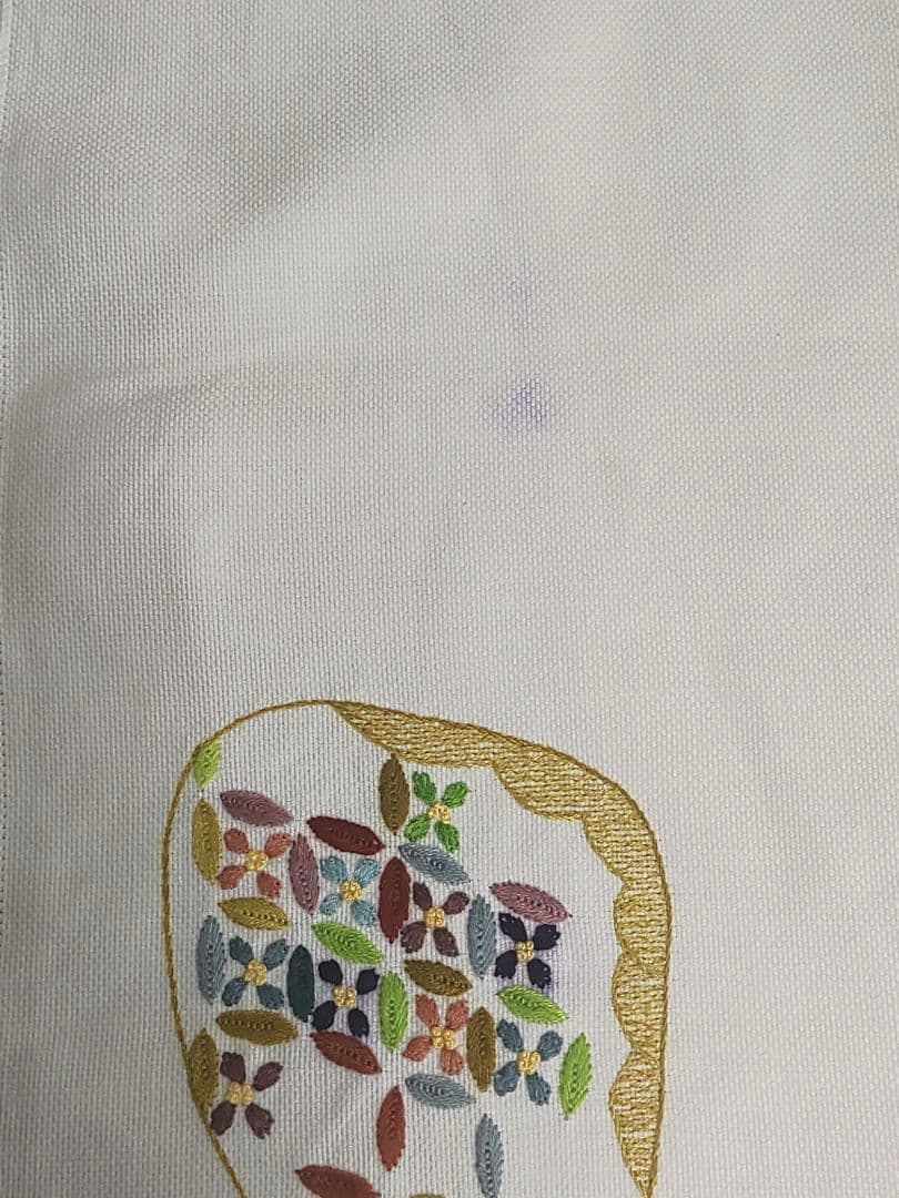 手刺繍 貝合わせ 模様入り 手編みレース縁取り 布製のれん 三つ割れ