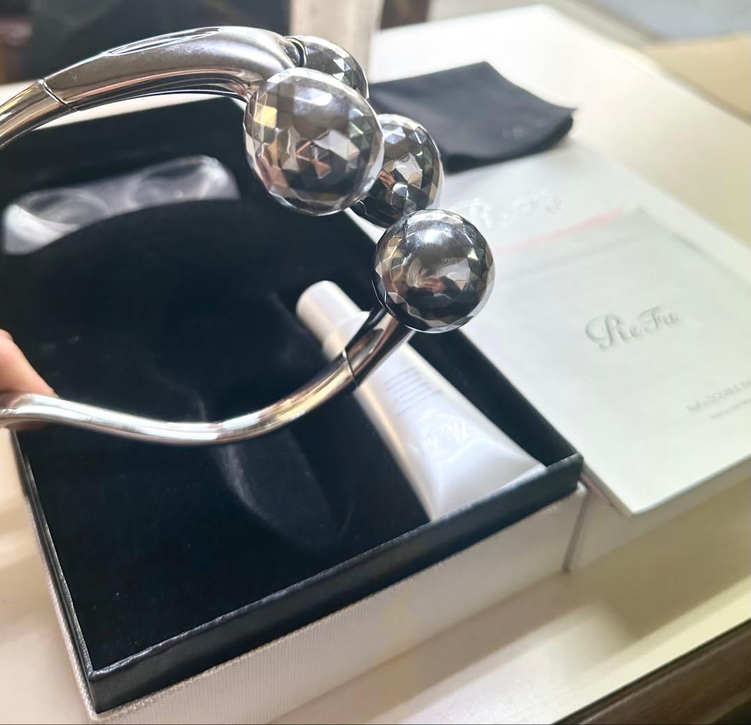 半額以下！リファReFaダブルボール美顔ローラー✨美品　定価31,680円