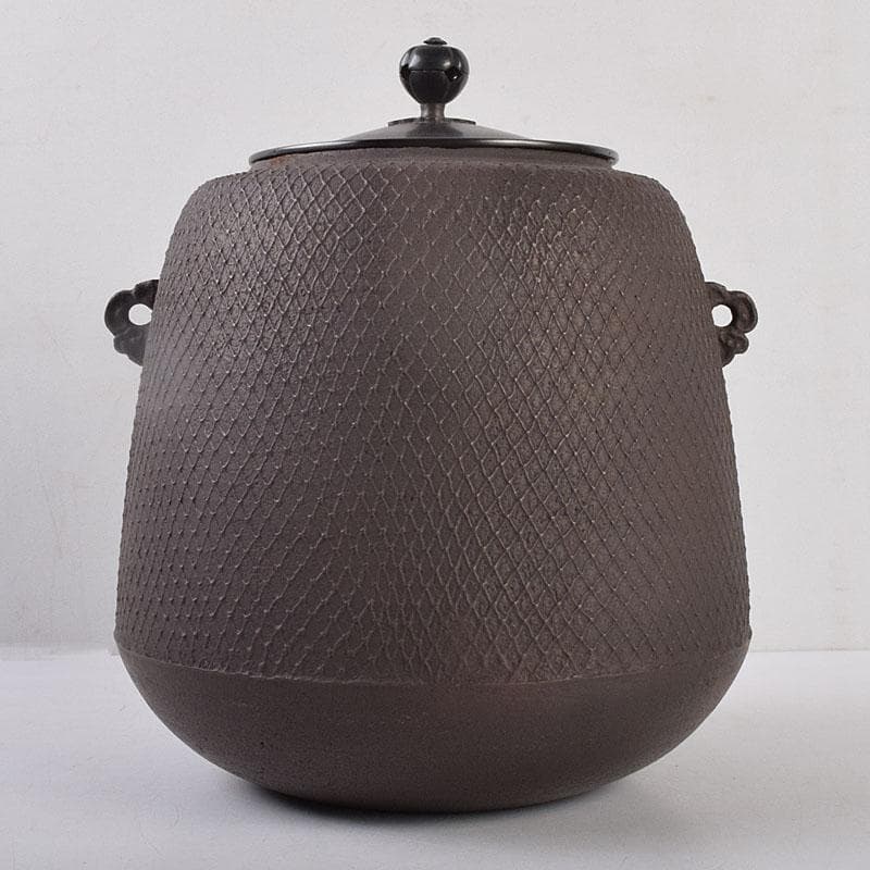 茶道具　釜師　畠春斎作　網地文　尻張釜　共布共箱　M　R9041B