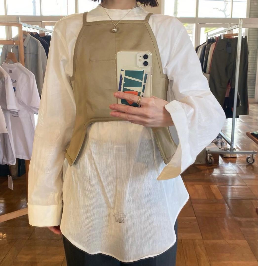 美品　UNIFORM WEAPON SQUARE-NECK TOP