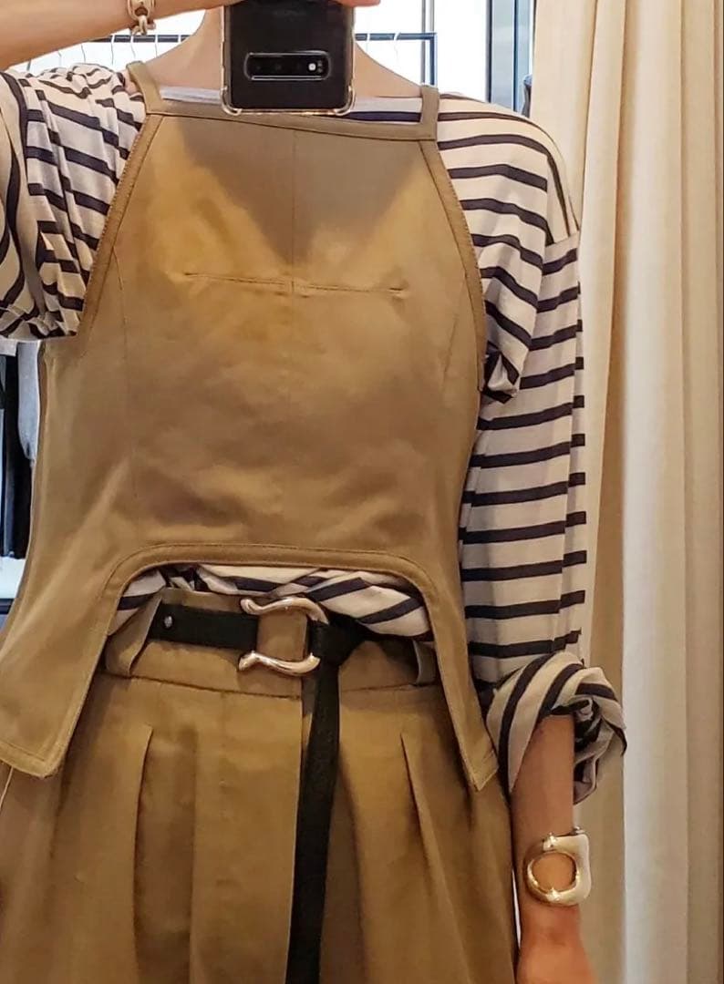 美品　UNIFORM WEAPON SQUARE-NECK TOP