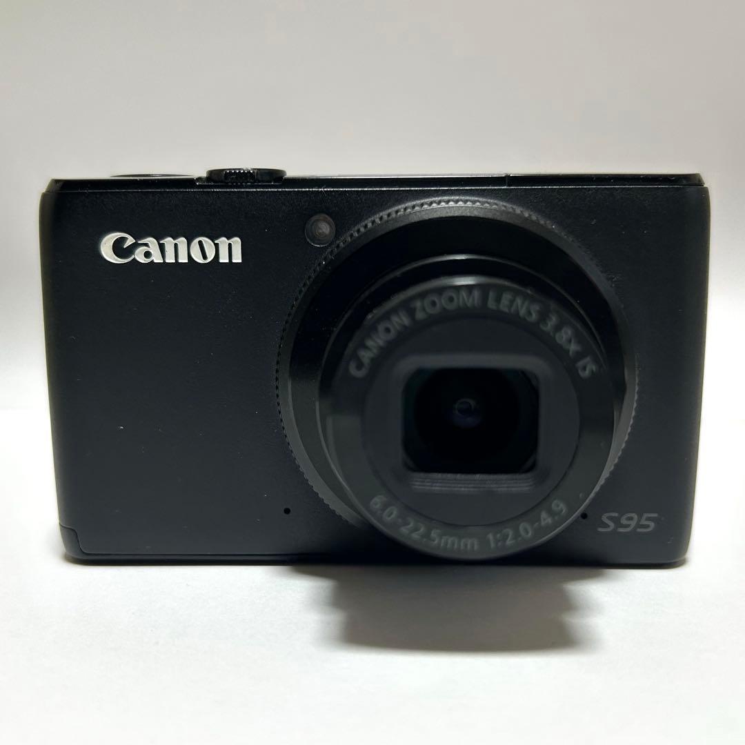 Canon PowerShot S95 本体と付属品