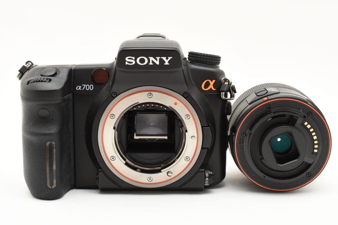 Sony α700 デジタル一眼レフカメラ 本体　バッテリー2個付き