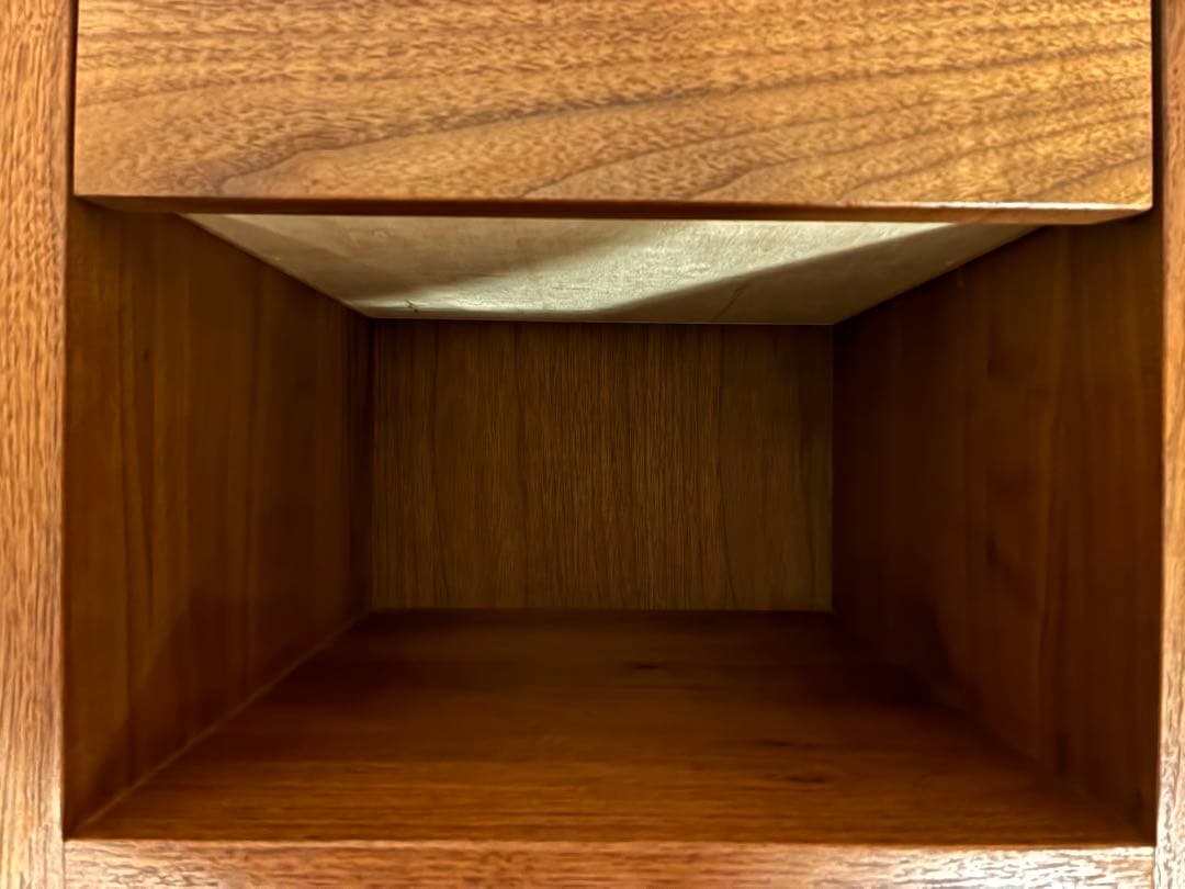 サイドテーブル・ナイトテーブル・ローテーブル MASTERWAL MORELESS NIGHT TABLE