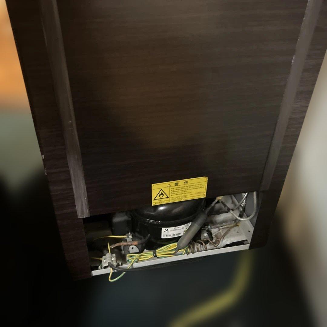 Electrolux 縦型冷凍庫 ダークブラウン　木目調　冷凍ストッカー　65L