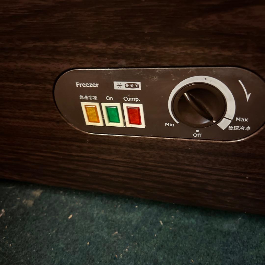 Electrolux 縦型冷凍庫 ダークブラウン　木目調　冷凍ストッカー　65L