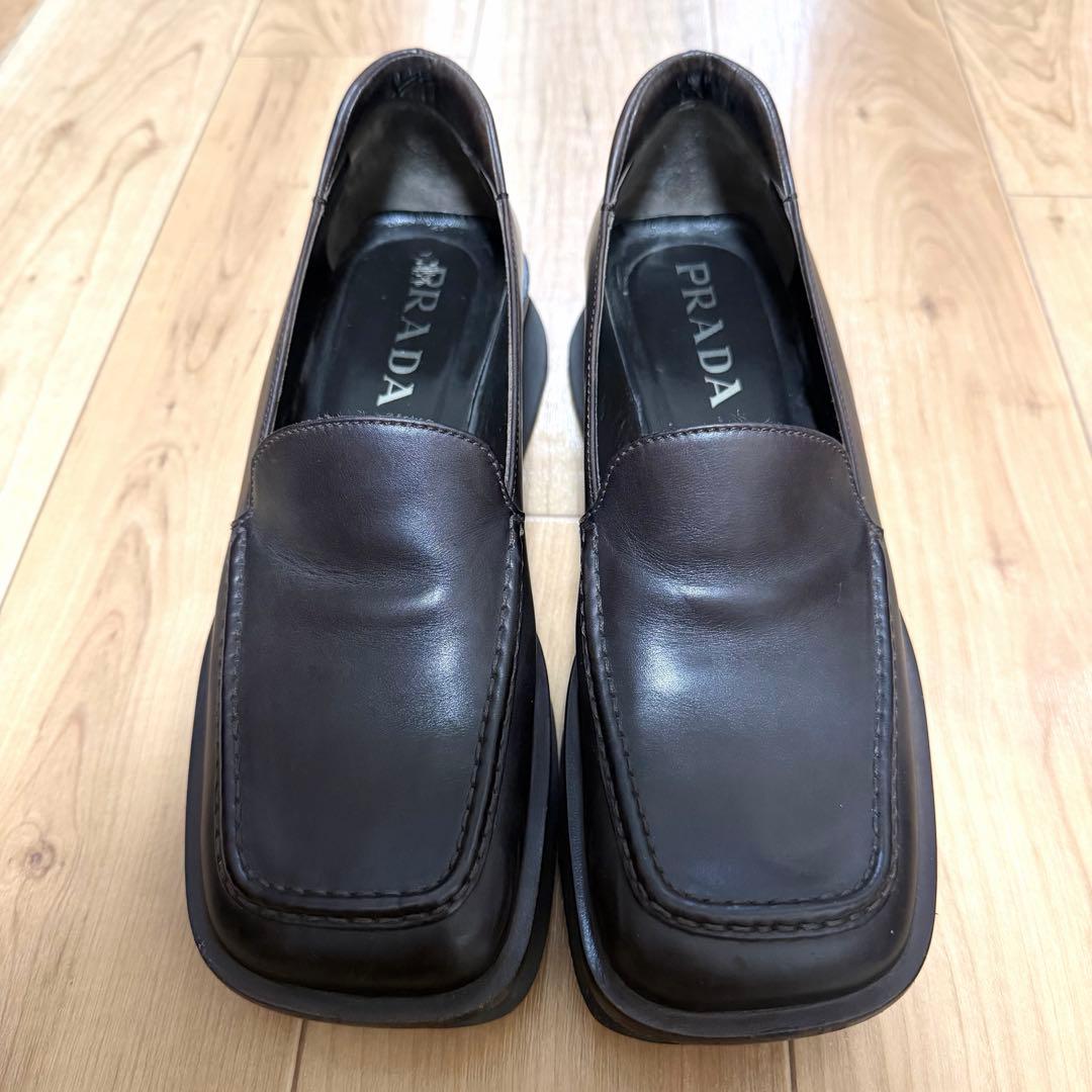 プラダ スクエアトゥ レザー ローファー スリッポン PRADA