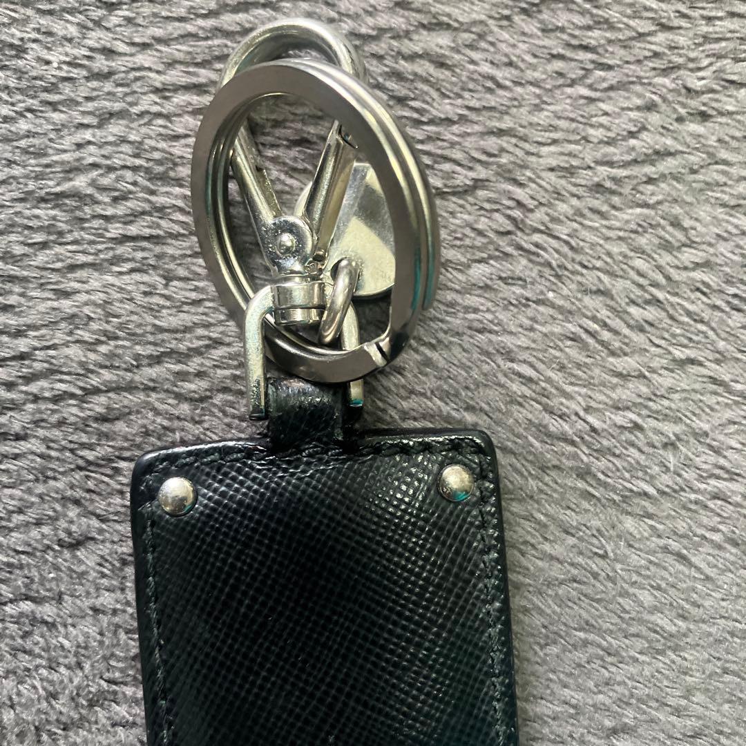 プラダ　キーホルダー　ポーター　ドアマン　ホテルマン　旅行　男　黒　ブラック