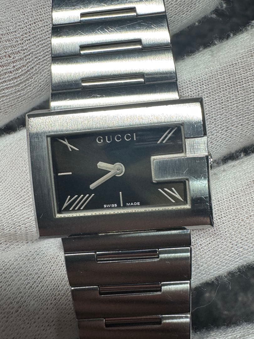 GUCCI スクエアウォッチ ブラックダイヤル