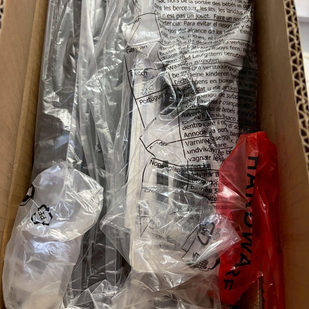 シングルベッドフレーム　耐荷重 スチール製 収納スペース付き 頑丈 簡単組立