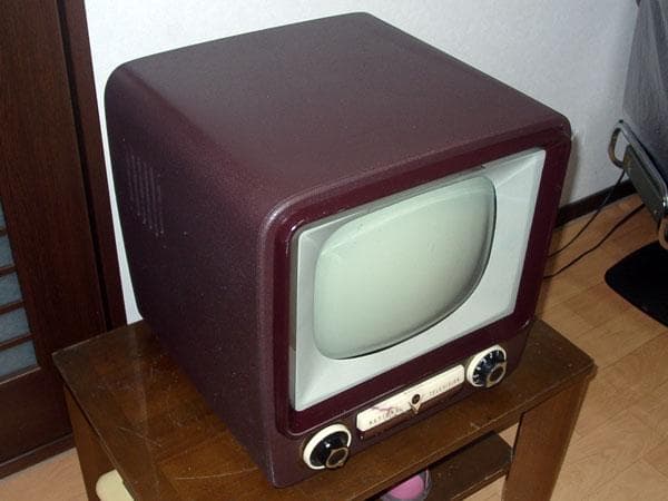 ナショナル初期型ブラウン管白黒テレビ プロの整備済みです　きれいに映ります