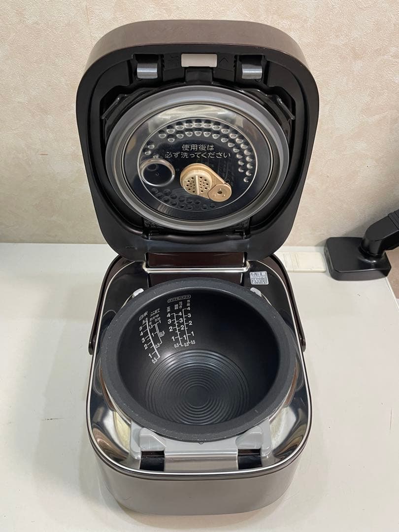 Toshiba RC-10VXE3 真空圧力IHジャー炊飯