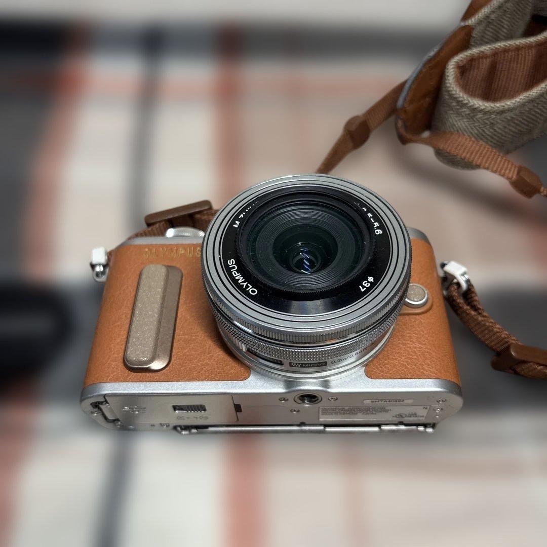 Olympus PEN E-PL8 ミラーレス一眼 カメラ