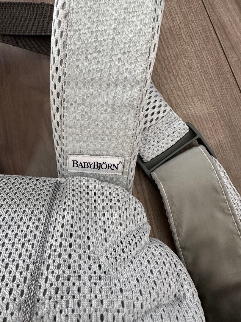 美品 ベビービョルン ワンカイエアー メッシュ グレー 抱っこひも 新生児OK