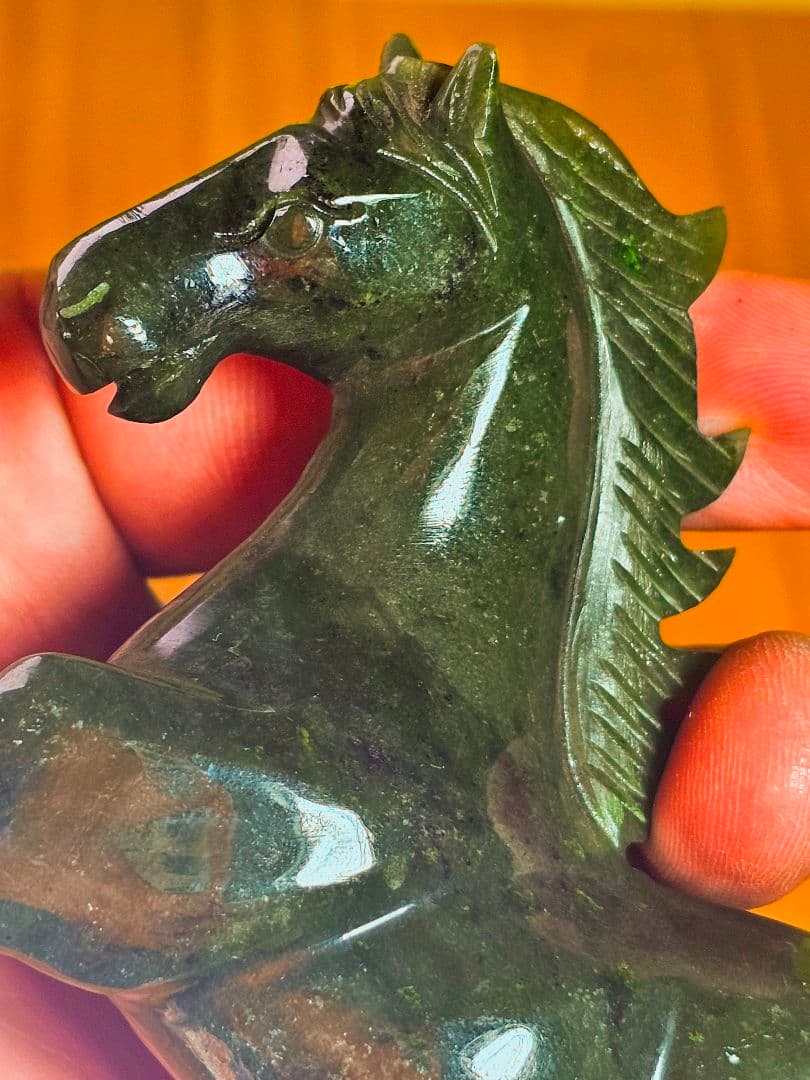 運気上昇‼️ネフライト(軟玉)の馬の置物と龍神勾玉ブレス