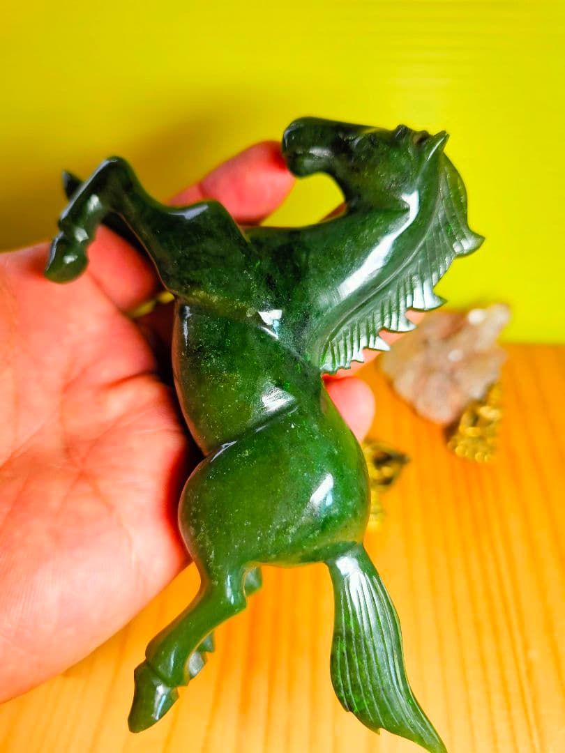 運気上昇‼️ネフライト(軟玉)の馬の置物と龍神勾玉ブレス