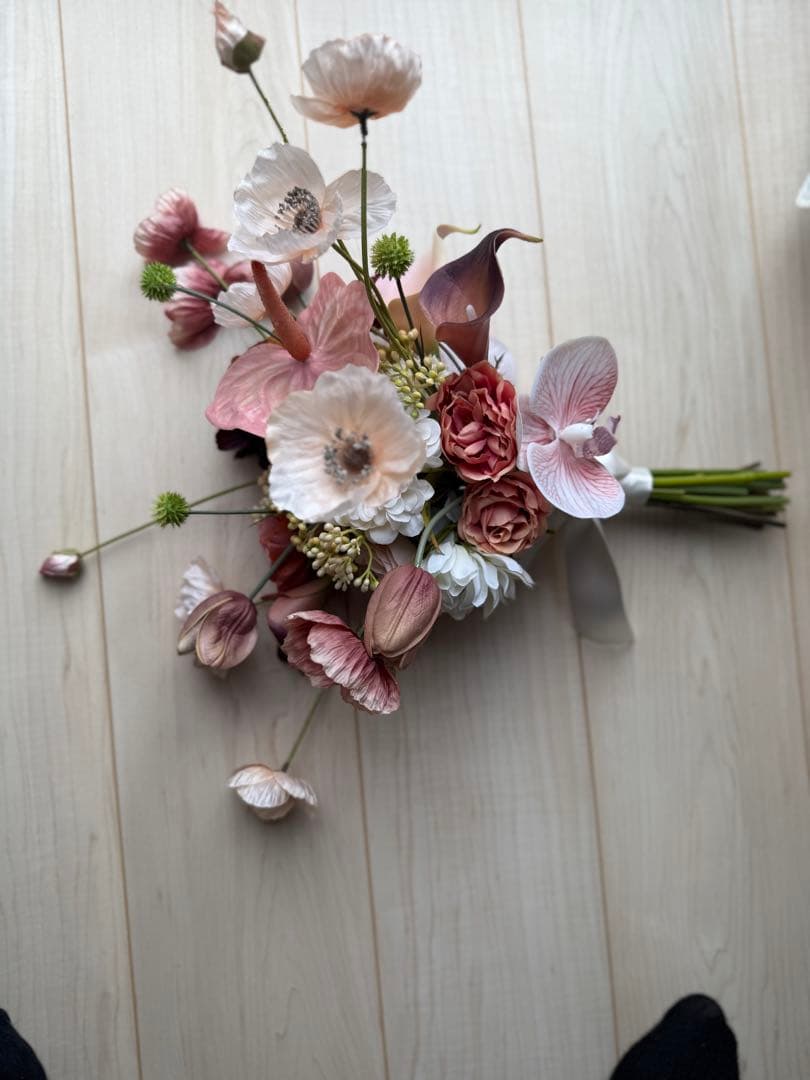 ウェディングブーケ　アーティフィシャルフラワー　クラッチブーケ　ブートニア付
