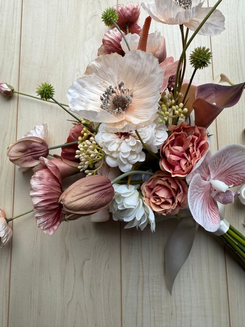 ウェディングブーケ　アーティフィシャルフラワー　クラッチブーケ　ブートニア付