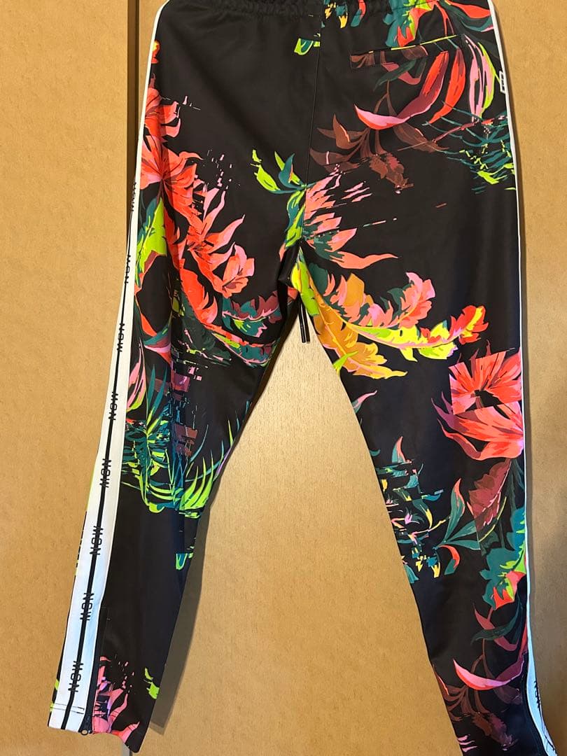 最終値下げ！NIKE フラワー柄　ボタニカル柄　トラックパンツ　サイズM