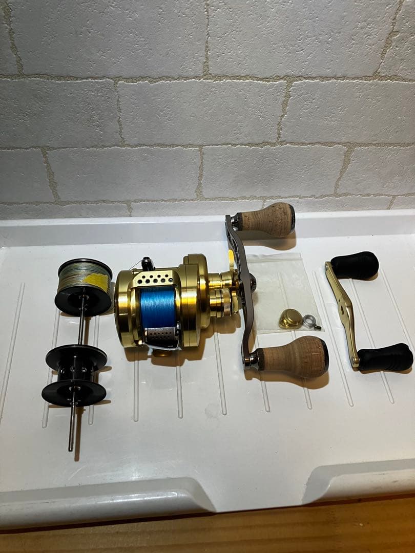 最終値引き価格　シマノ15カルカッタコンクエスト200HG 替スプール付き