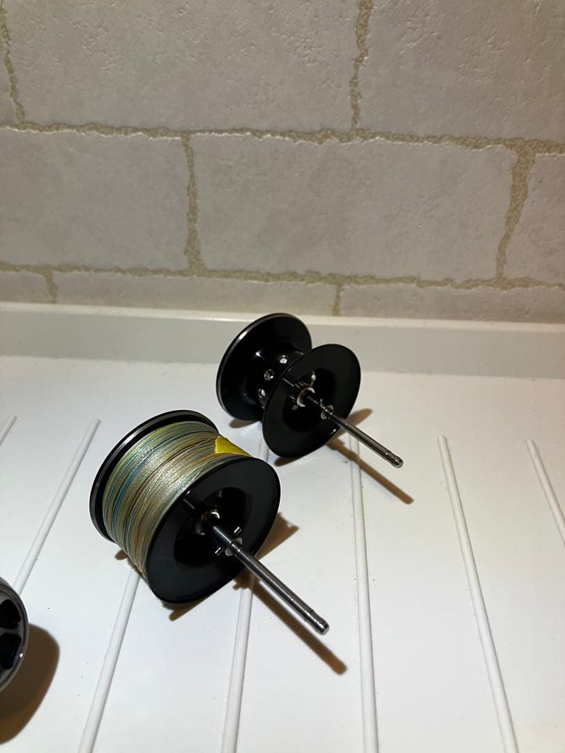 最終値引き価格　シマノ15カルカッタコンクエスト200HG 替スプール付き