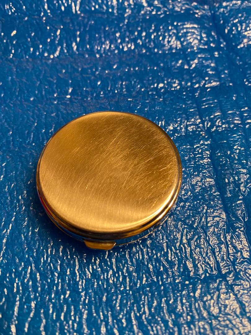 古いコンタクトケース