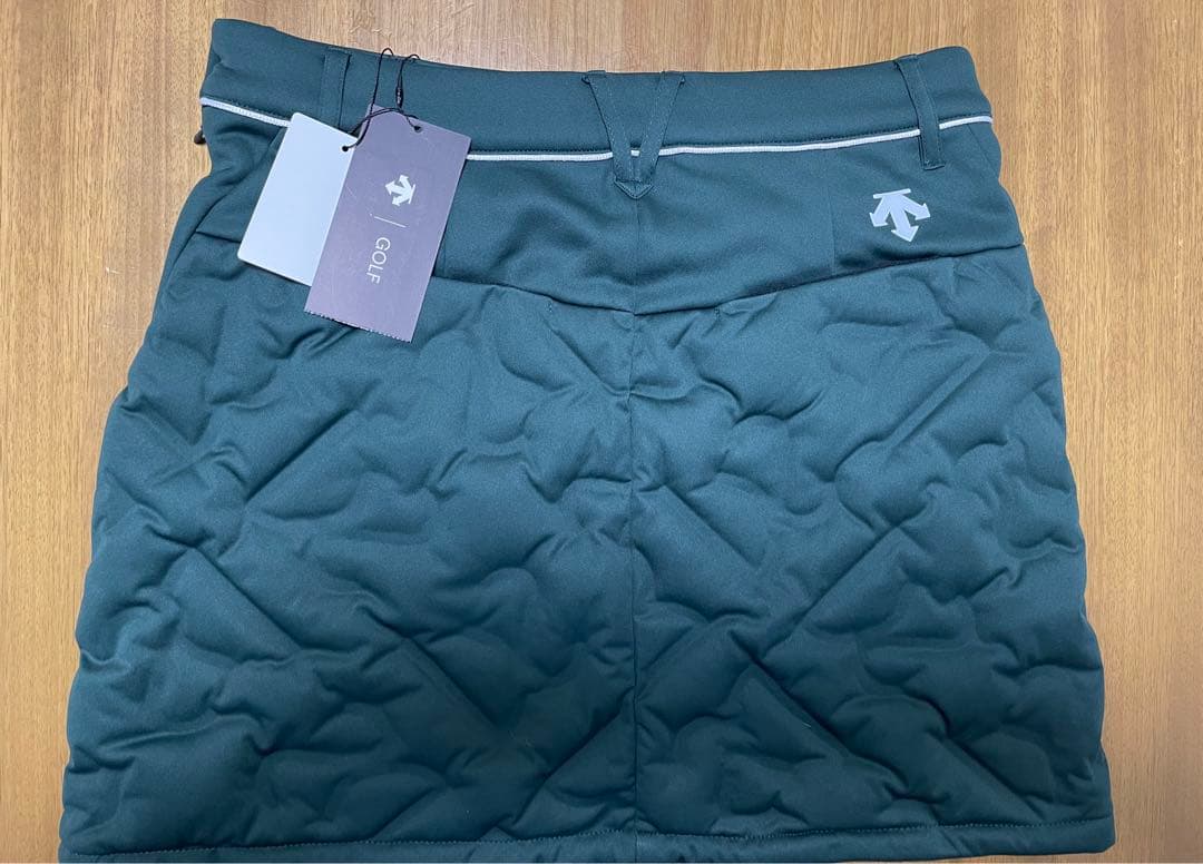 新品未使用タグ付き　デサント　ゴルフ　スカート　Mサイズ