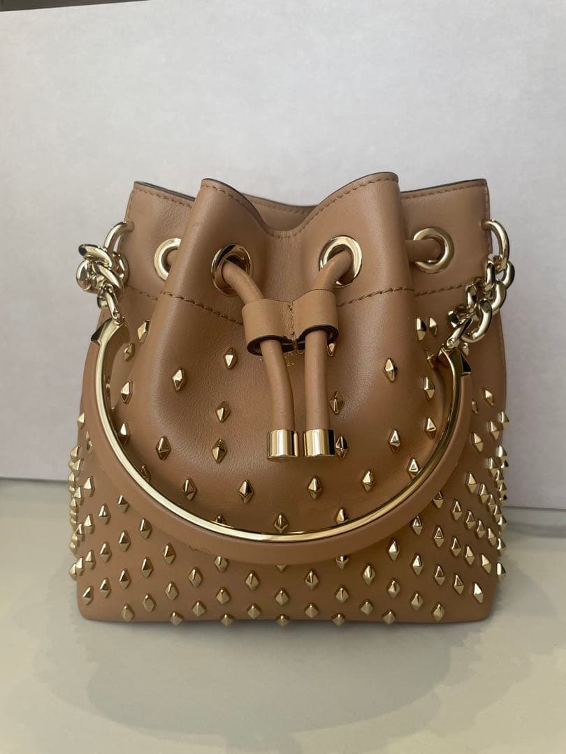 Jimmy Choo ボンボンスタッズ付きバケットバッグほぼ未使用