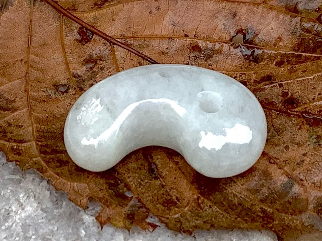 ✳ 糸魚川翡翠勾玉最高峰部類　アイスジェイド氷種　30.5mm ✳機械鑑定付‼️