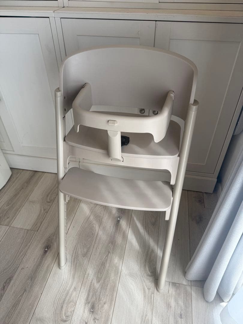 ヤトミ NOVUS ノウス ベビーハイチェア グレージュ