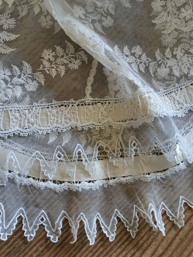 追加画像✵アンティークフランス シルクリボン＆スカラップレース 花刺繍ドイリー