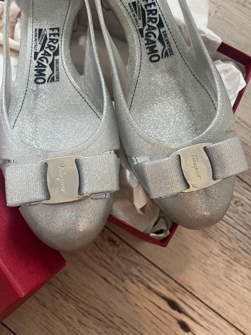 Ferragamo シルバー リボン ラバー レインシューズ 7 24cm