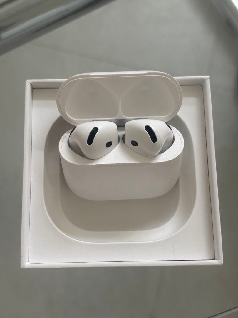 【美品】Apple AirPods 4 ワイヤレスイヤホン