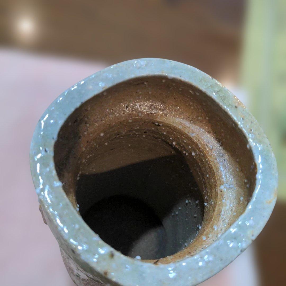 存在感が有る信楽焼の花瓶