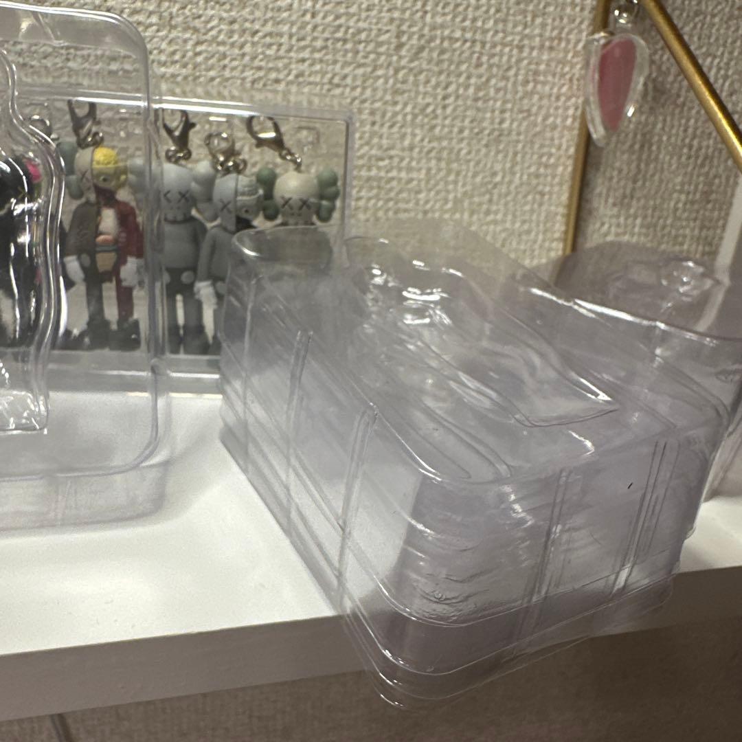 KAWS展示会限定フィギュアキーホルダー6体セット(ケース付き)