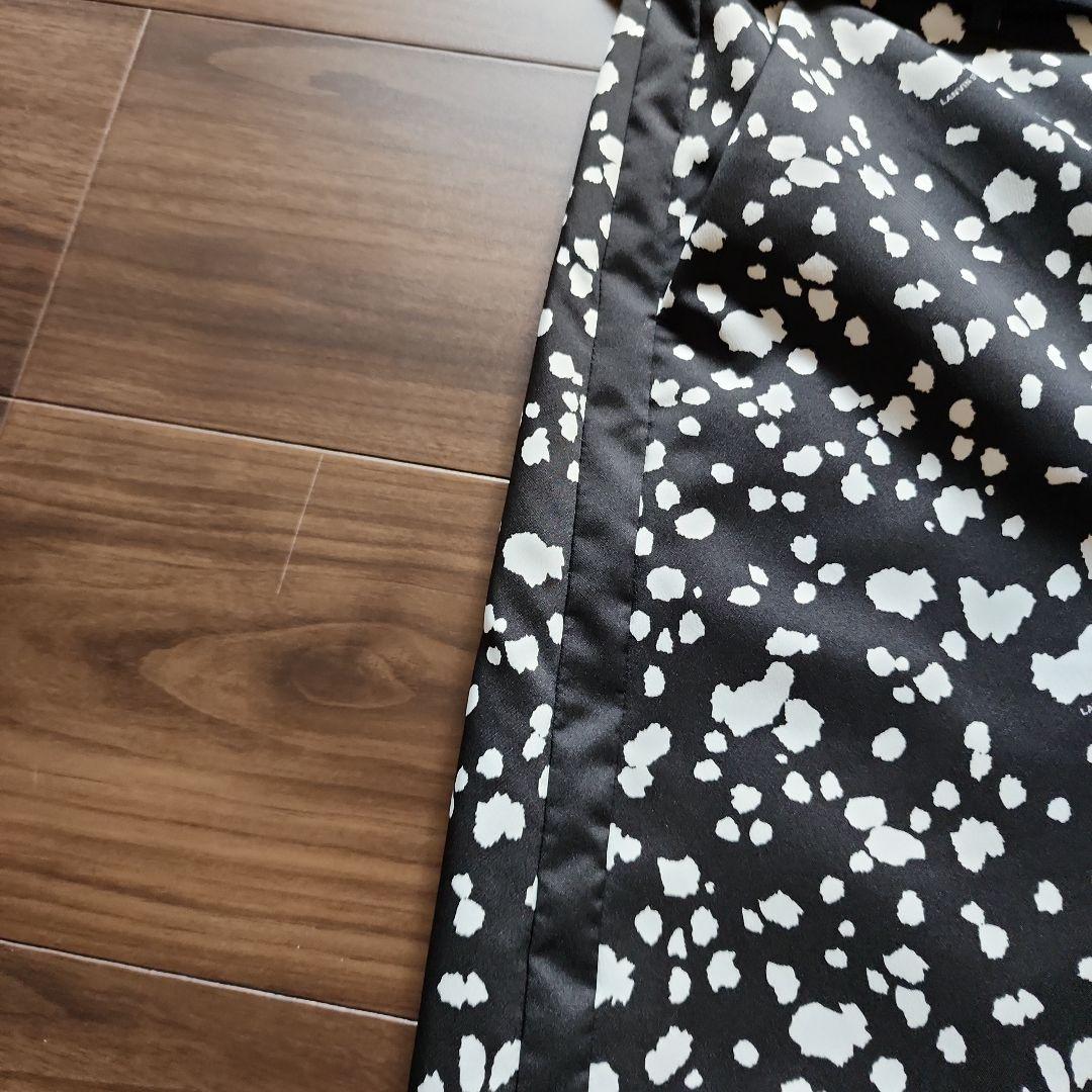 黒と白のスポット柄 Aラインスカート