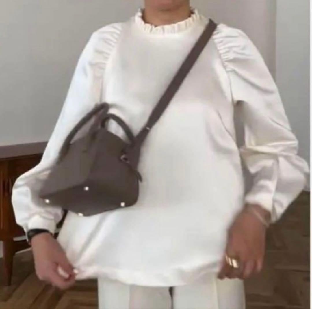 OHGA サテンブラウス スタンドフリル ブラック