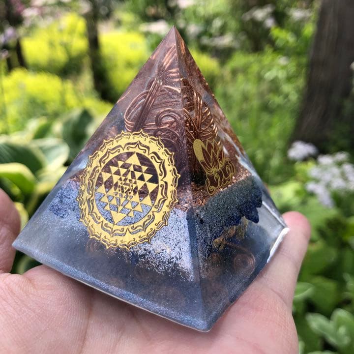 ピラミッド　オルゴナイト　ラピスラズリ