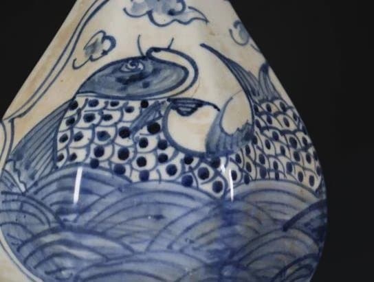 蔵出し品　李朝　古朝鮮　染付　魚図　花瓶 　骨董品