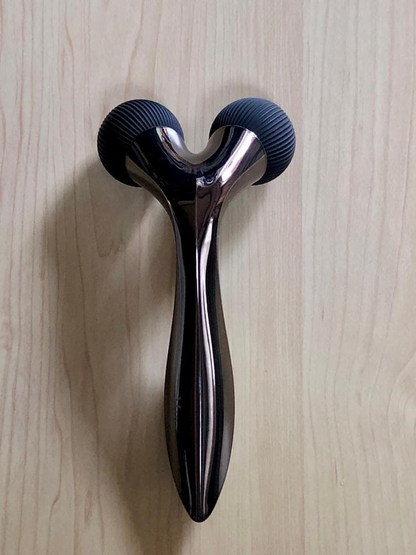 新品　未使用品　美顔ローラー　MDNA SKIN オニキスブラック　遠赤外線